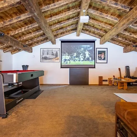 Chamonix Valley, Sleeps 12, Pool, Gym, Spa, Sauna Domek alpejski Servoz
